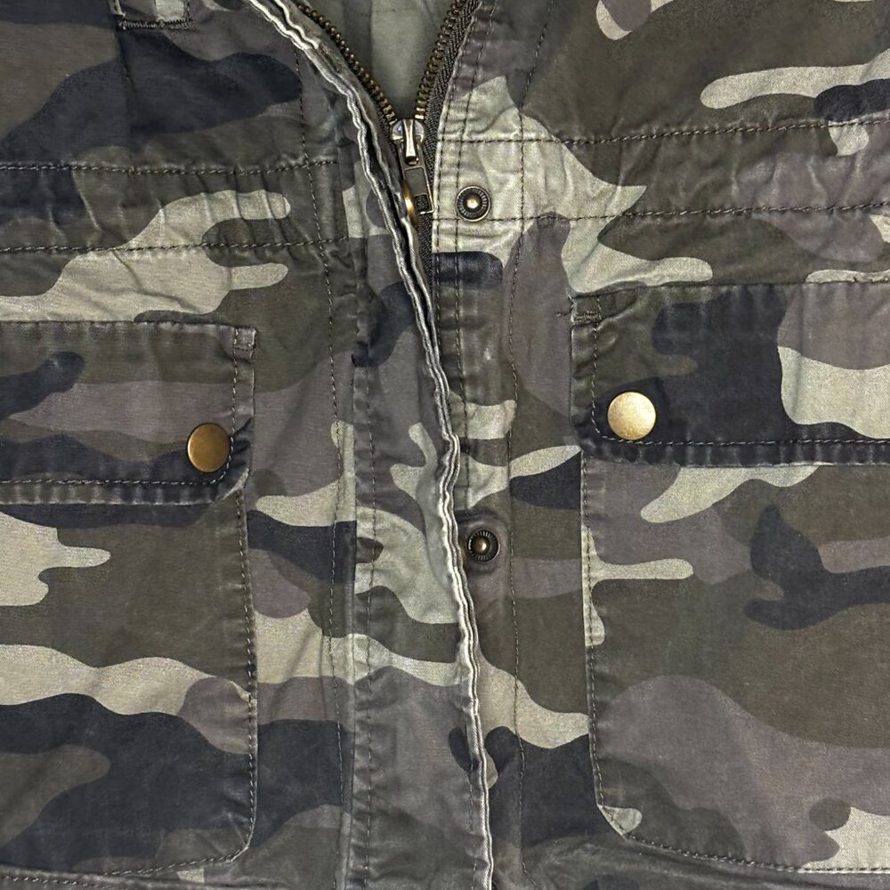265. Love Tree Green Camo Zip-Up Jacket | Size Large | Casual Lightweight Hoodie - Picture 4 of 6